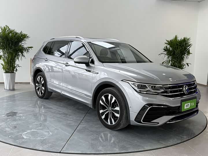 Фото 8 - Volkswagen Tiguan L Pro