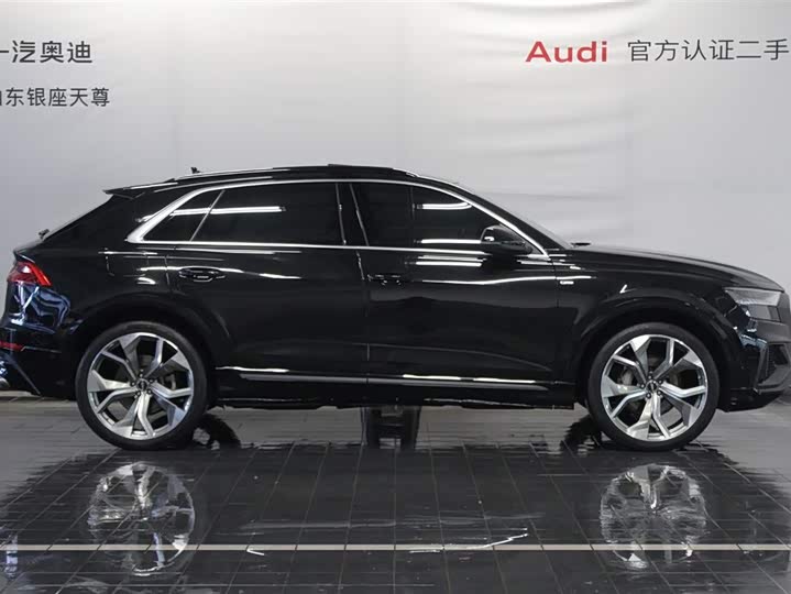Фото 4 - Audi Q8