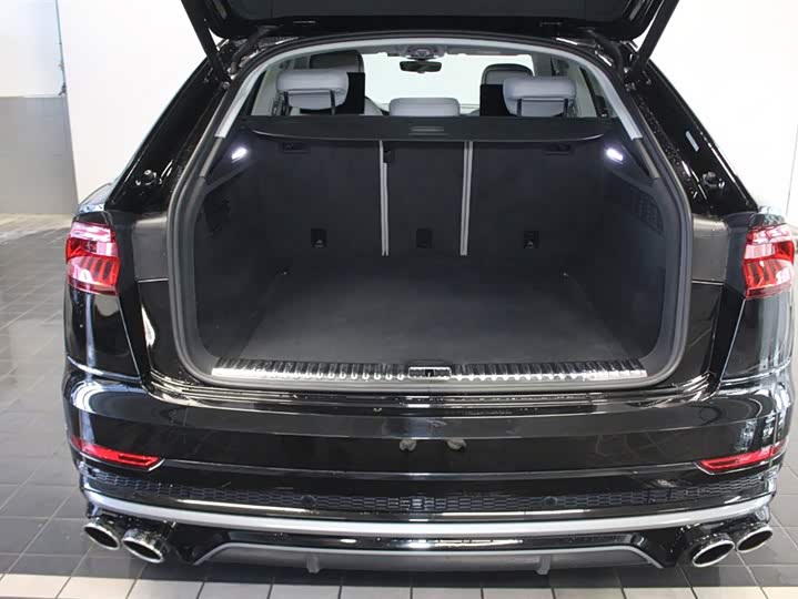 Фото 7 - Audi Q8