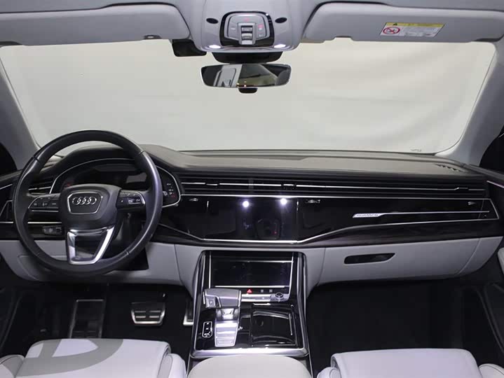 Фото 9 - Audi Q8