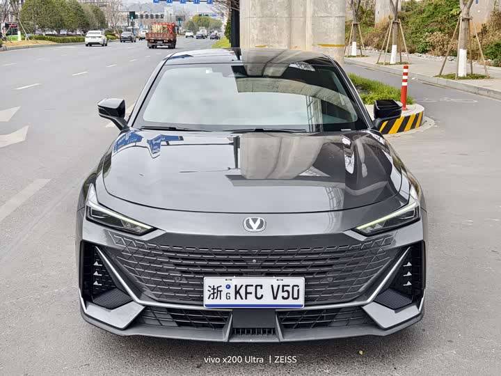 Фото 2 - Changan UNI-V