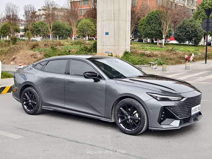 Фото 3 - Changan UNI-V