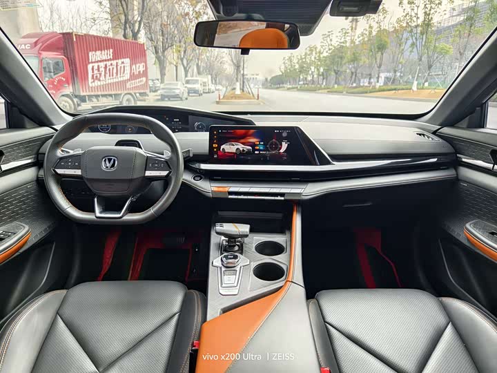 Фото 6 - Changan UNI-V