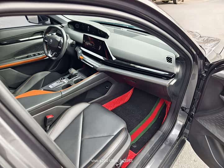 Фото 9 - Changan UNI-V