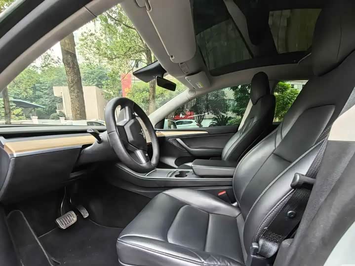 Фото 4 - Tesla Model Y