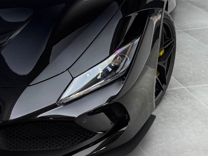 Фото 3 - Ferrari F8