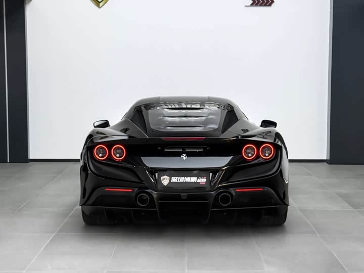 Фото 9 - Ferrari F8