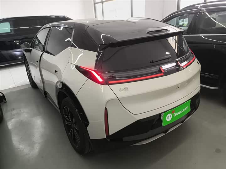 Фото 5 - Zeekr X