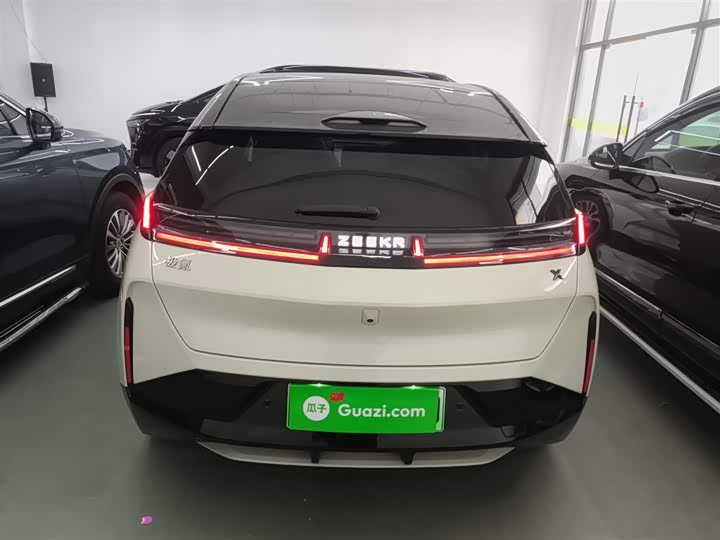 Фото 6 - Zeekr X