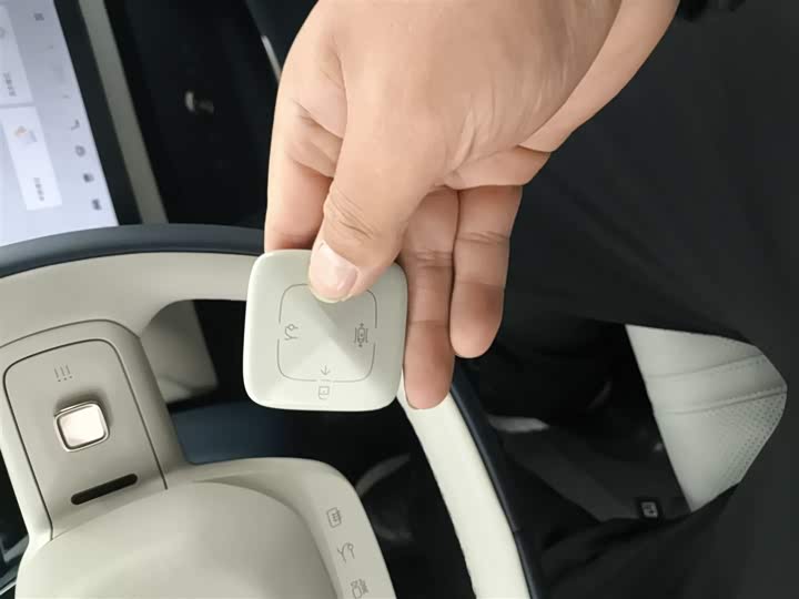 Фото 9 - Zeekr X