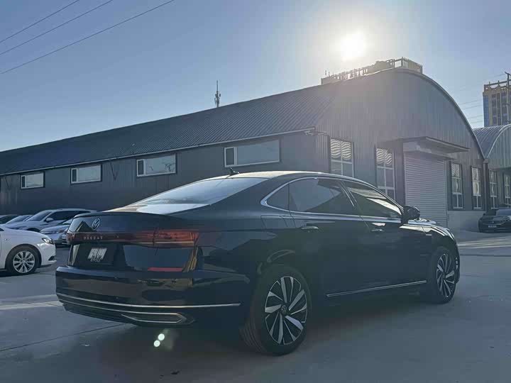 Фото 2 - Volkswagen Passat