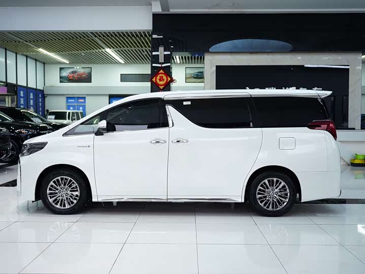 Фото 4 - Toyota Alphard