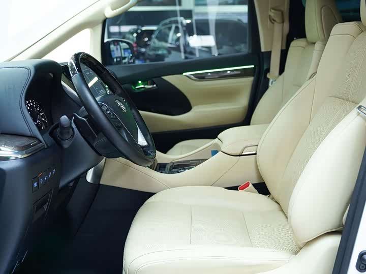 Фото 5 - Toyota Alphard