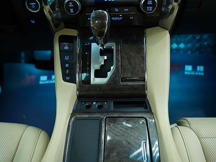 Фото 8 - Toyota Alphard