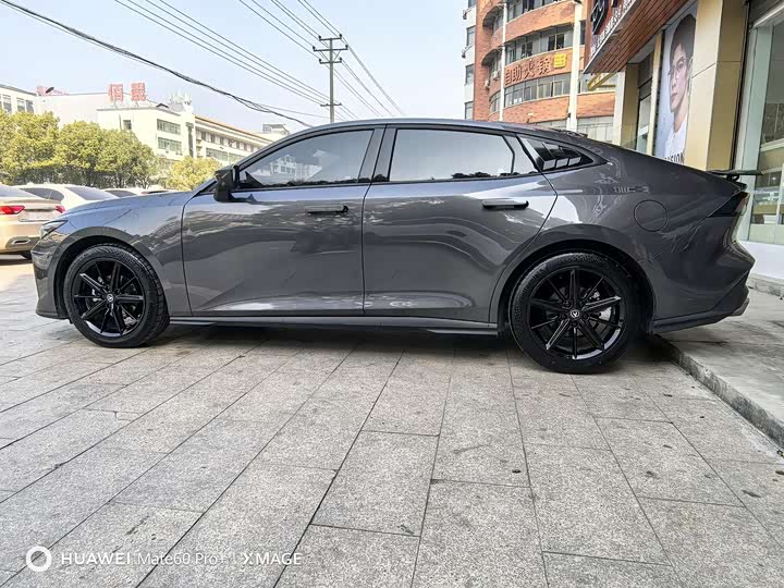 Фото 3 - Changan UNI-V