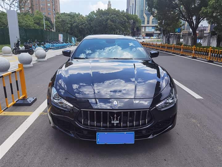 Фото 2 - Maserati Ghibli