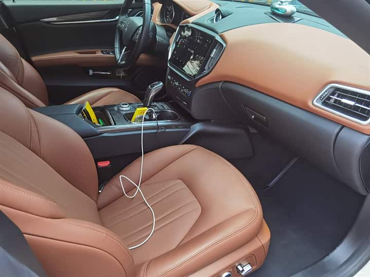 Фото 9 - Maserati Ghibli