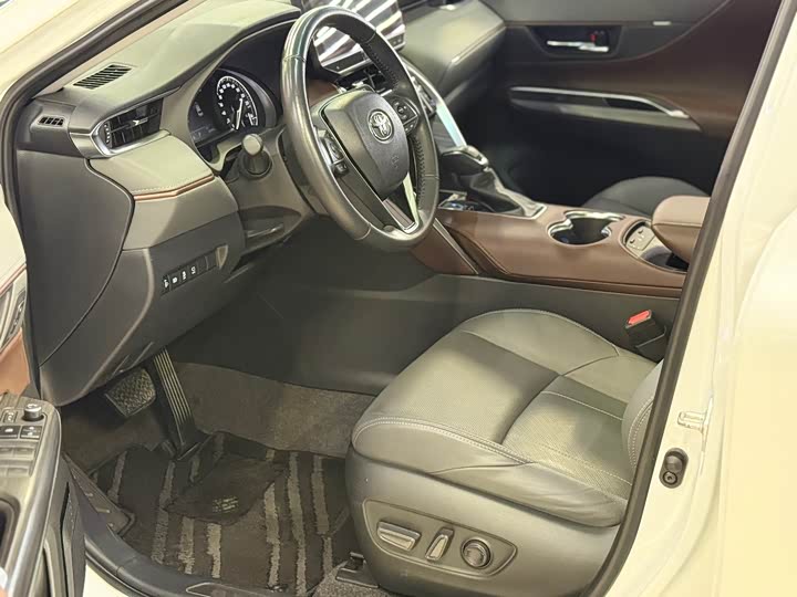 Фото 4 - Toyota Harrier