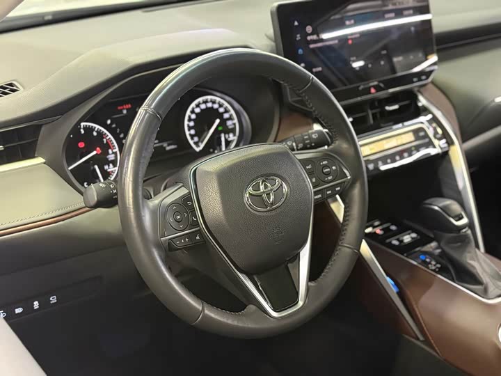 Фото 7 - Toyota Harrier