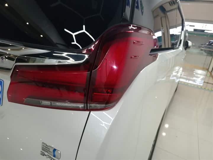 Фото 8 - Toyota Alphard