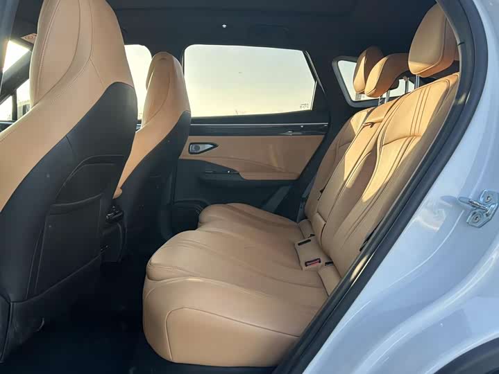 Фото 5 - Geely Galaxy L7