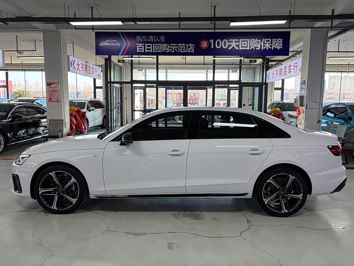 Фото 4 - Audi A4L