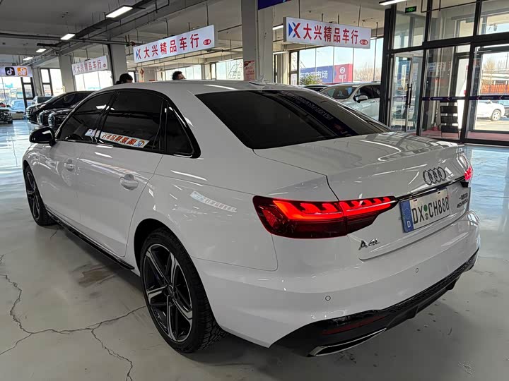 Фото 7 - Audi A4L