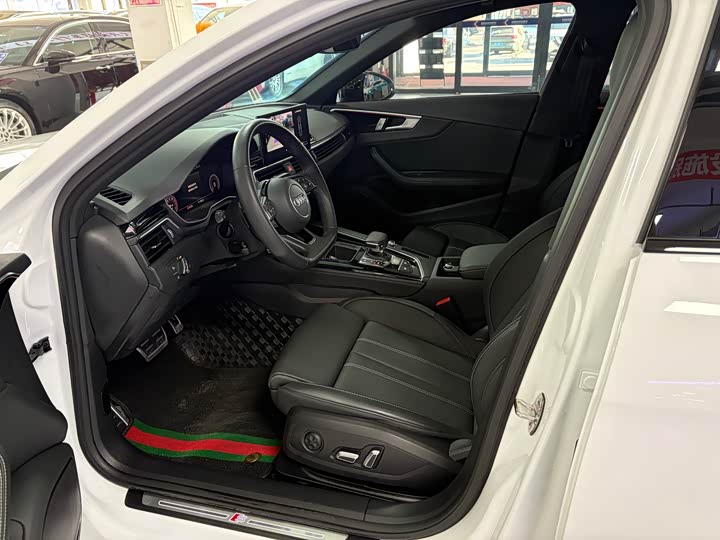 Фото 8 - Audi A4L