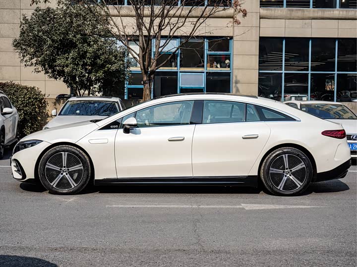 Photo 5 - Mercedes-Benz EQS