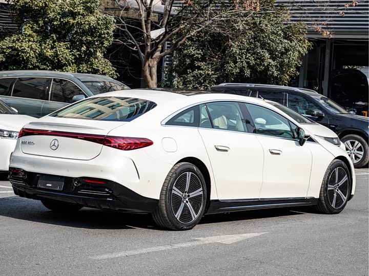 Photo 6 - Mercedes-Benz EQS