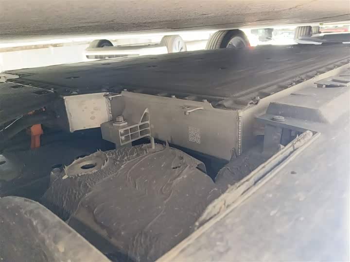 Фото 2 - Hongqi E-QM5