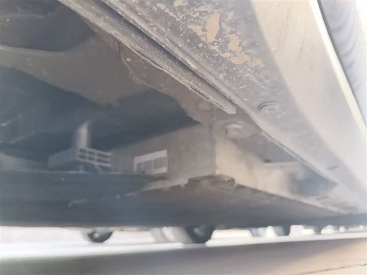 Фото 4 - Hongqi E-QM5