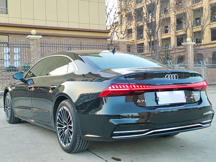 Фото 4 - Audi A7L