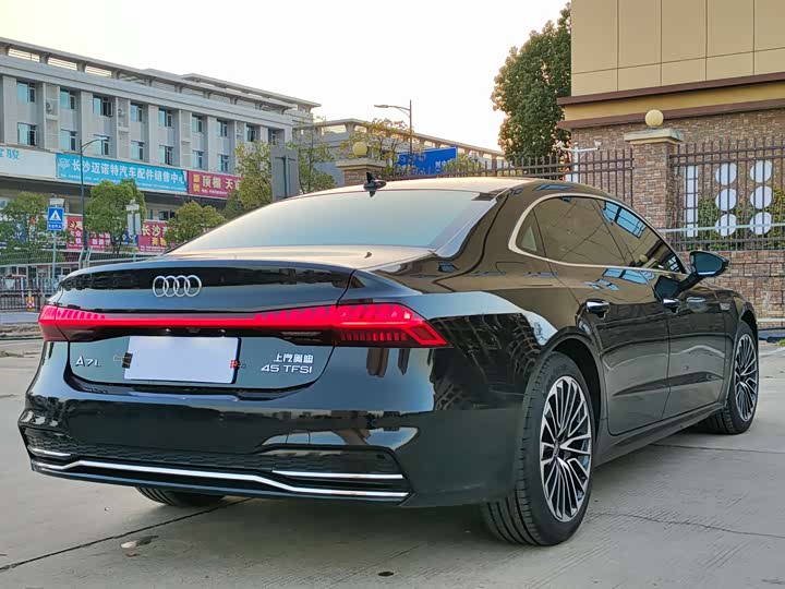 Фото 6 - Audi A7L