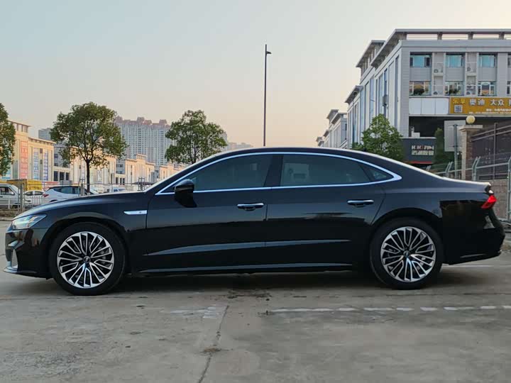 Фото 7 - Audi A7L