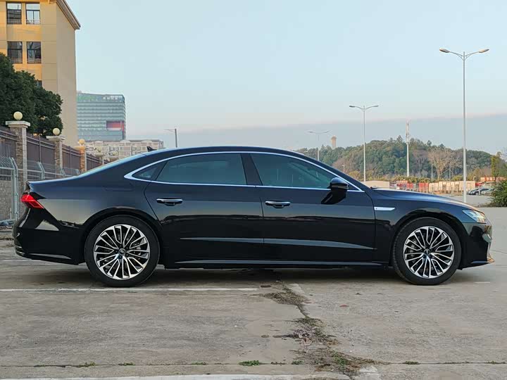 Фото 8 - Audi A7L