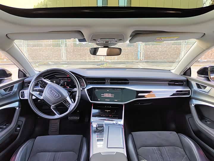 Фото 9 - Audi A7L