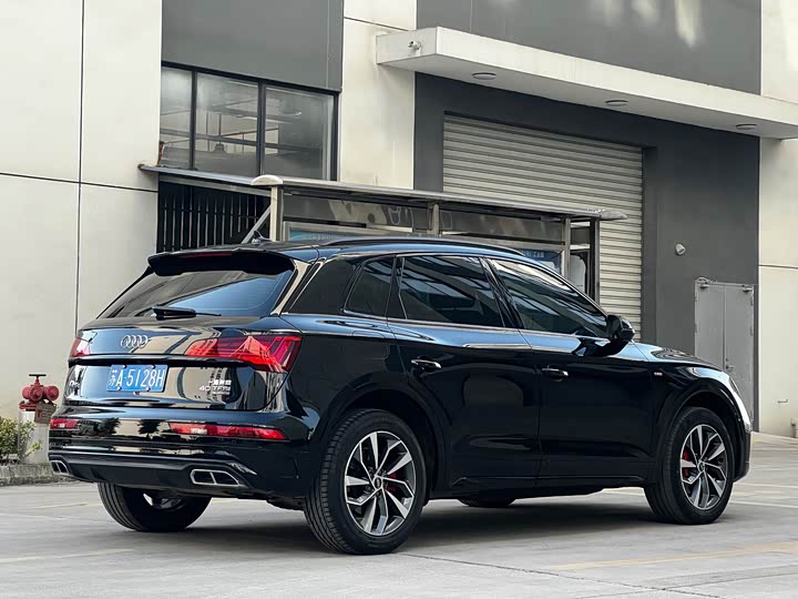 Фото 6 - Audi Q5L