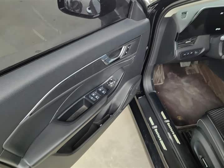 Фото 7 - Bestune B70