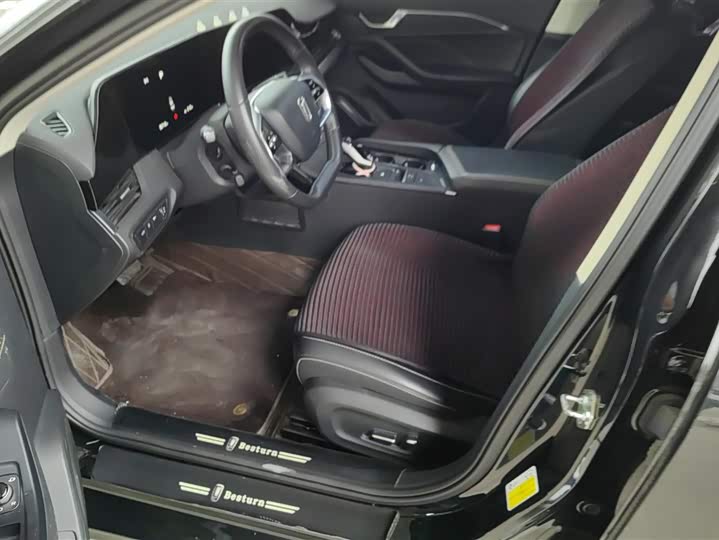 Фото 9 - Bestune B70