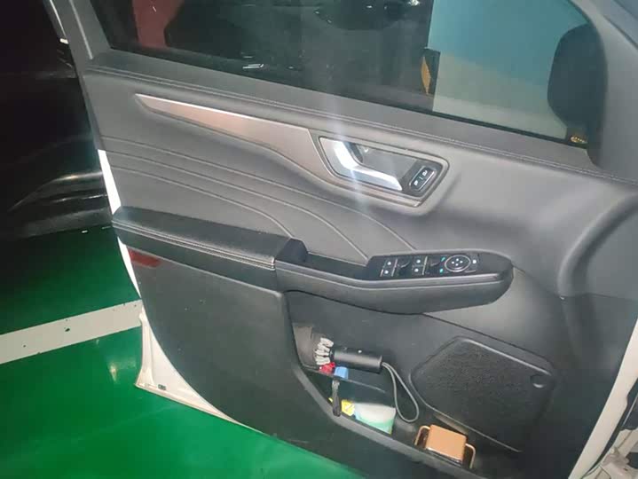 Фото 7 - Ford Escape