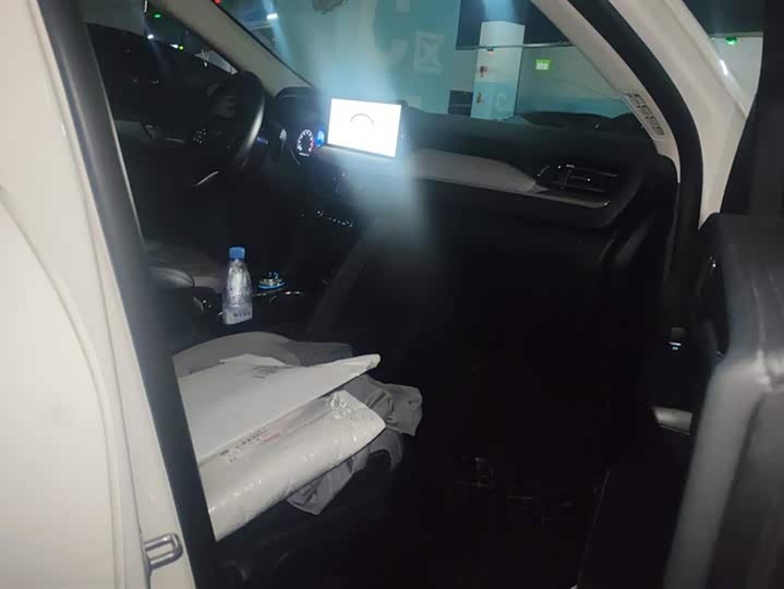 Фото 8 - Ford Escape