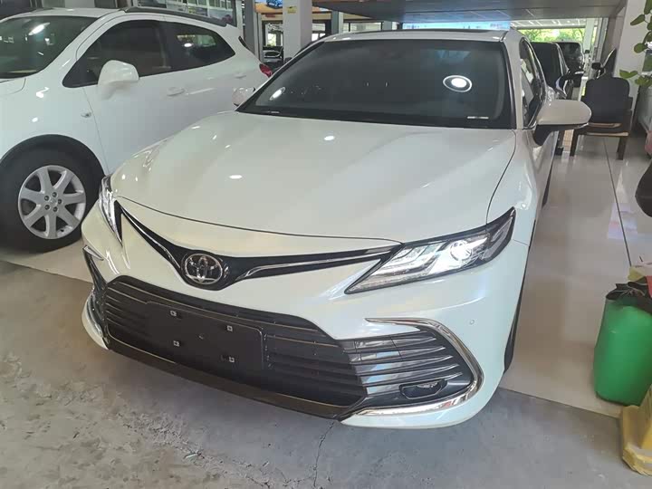 Фото 1 - Toyota Camry