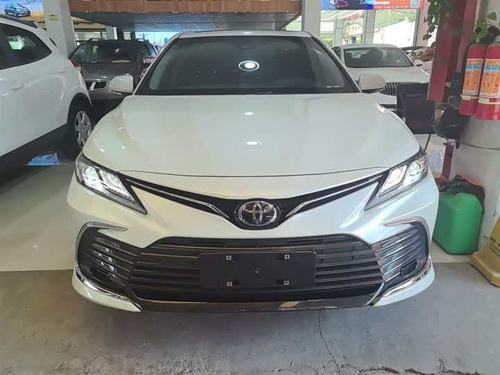 Фото 3 - Toyota Camry