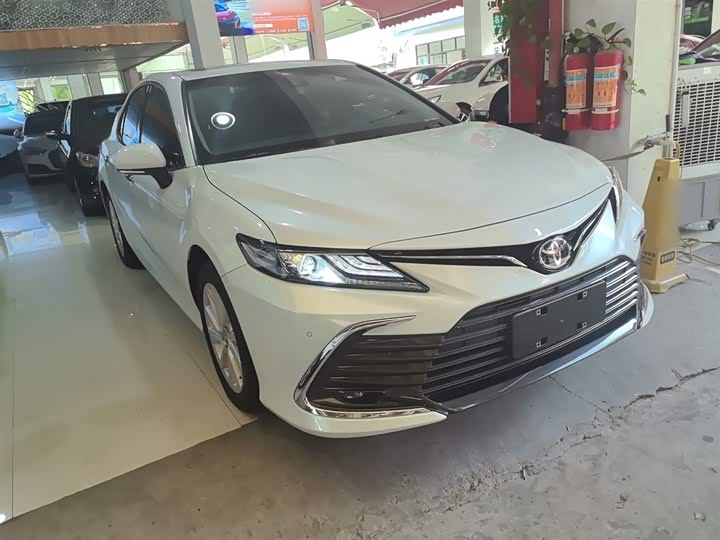 Фото 4 - Toyota Camry