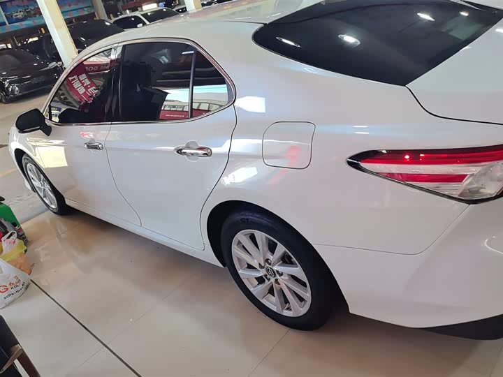 Фото 5 - Toyota Camry