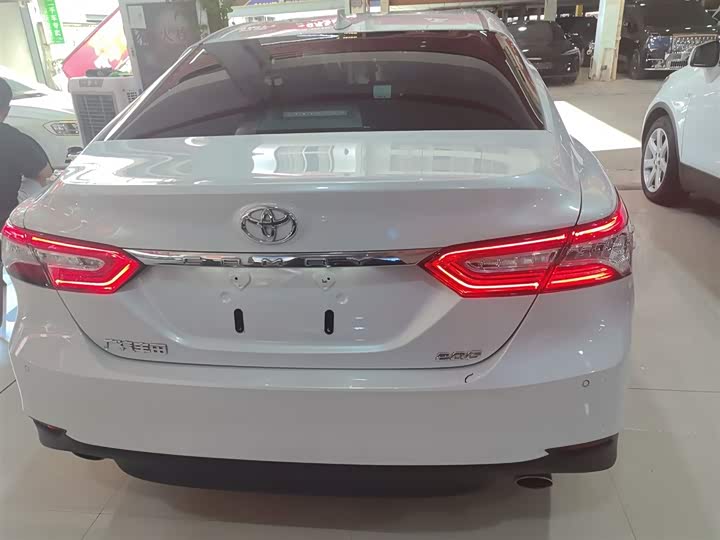 Фото 6 - Toyota Camry