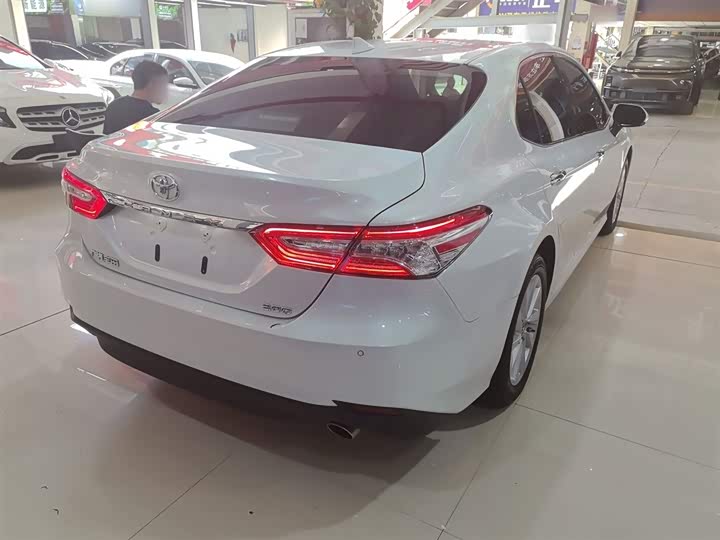 Фото 7 - Toyota Camry