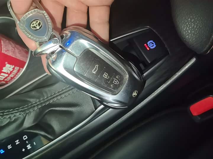 Фото 9 - Toyota Camry