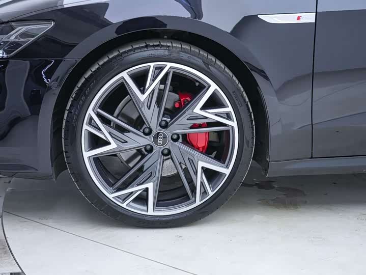 Фото 2 - Audi A7L